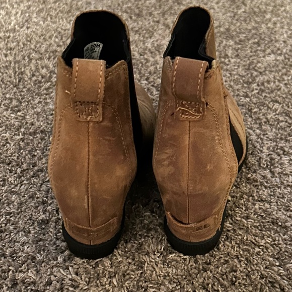 New Sorel Joan of Arctic Wedge II
Chelsea Boot color Elk size 7 - Picture 3 of 5